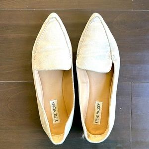 Grey suede pointed flats